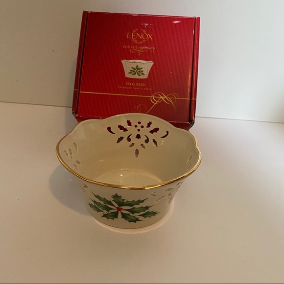 LENOX BOWL NEW CREAM HOLIDAY PIERCED SMALL HOLLY LEAVES BERRIES HOME NIB NWT - Picture 1 of 6